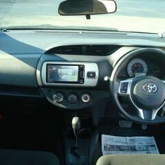 ヴィッツ　ＡＴ　４ＷＤ　　走行距離７４１６０ｋｍ　エンジン・ミッション・足廻り調子良し　おすすめ車輌の画像
