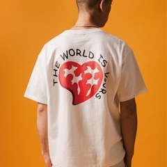 定価1.６万円　THE WORLD IS YOURS tシャツの画像