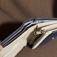 【新品未使用　箱付き】２つ折り財布の画像