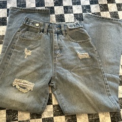 新品未使用‼️　レディース　ダメージジーンズ　ジーンズ　S sizeの画像