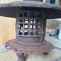 与次郎 作 雪見灯篭 古鉄 天正元年 雪見灯籠 燈籠 燈篭 庭園 ガーデニング 金属工芸 骨董 アンティーク ヴィンテージ レトロ 鉄製 錆 貴重 希少 美術品 とうろう 傘 鋳物 置物 古い 辻与次郎 の画像