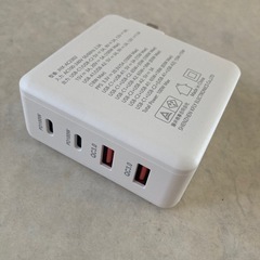 【新品・未使用】充電器 タイプc 100w PD 急速充電4ポート同時充電 軽量 小型 USB PSE承認済みの画像