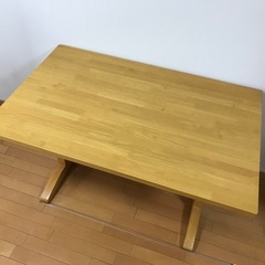 ダイニングテーブルの画像
