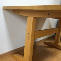 ダイニングテーブルの画像