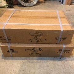 新品未開封　2個　Kaitou バイクリフト モーター サイクル ジャッキ メンテナンス スタンド 整備 工具 耐荷重500kg ラバー仕様 アタッチメント付 修理 [並行輸入品] の画像