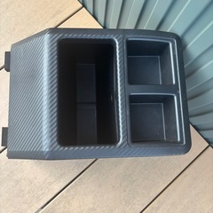 ハイエース専用コンソールボックスの画像