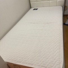 ベッド+マットレスの画像