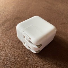 Apple 12W USBアダプター　アップル純正品　iPhoneの画像