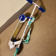 スクーター　キックボードの画像