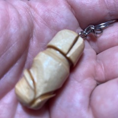 フィリピン木彫り縁起物キーホルダー（子宝・繁栄）の画像