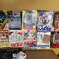 フライトジャケット、腕時計、ヴィンテージアイテム、拳銃、飛行機の画像