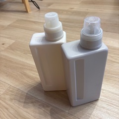 洗濯洗剤ボトルの画像