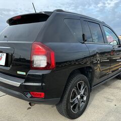 岡山【自社ローン】保証人無可★全国対応★Jeep コンパス【スポーツ】走行7万キロ/17インチAW/クルコン/フロントフォグ/サイドカメラ/AMFMラジオ/本革巻ステアリング/ルーフレールの画像