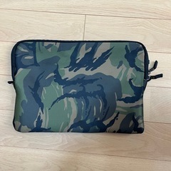 RVCA　パソコンケースの画像