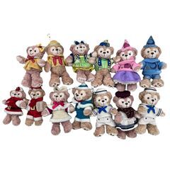 186001 現状品 Disney ディズニー ぬいぐるみまとめ売り ダッフィー シェリーメイ ぬいぐるみバッチ 41点まとめ売り [250212HM150365]の画像