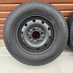 145R12 スタッドレス4本の画像