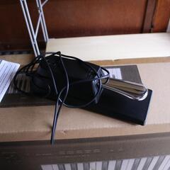 電子キーボード　ヤマハ piaggero NP-32B
フットペダル、スタンドの画像