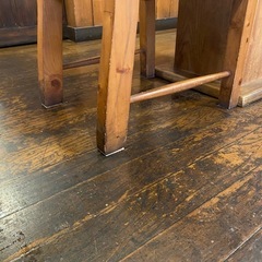 《木製テーブル・木製椅子二脚一組》①の画像