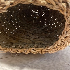 ちぐらとエサ皿の画像