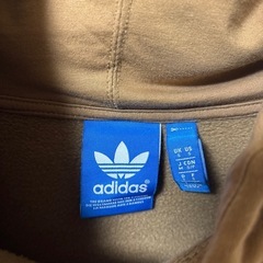 adidas カモフラロゴ　パーカーの画像