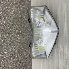 Dトラッカーxフロントカウル、ヘッドライトセットの画像