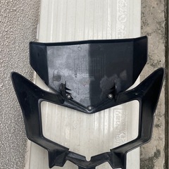 Dトラッカーxフロントカウル、ヘッドライトセットの画像