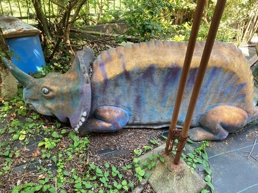 恐竜造形物_トリケラトプス