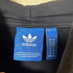 adidas 定番ロゴ　パーカーの画像