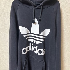 adidas 定番ロゴ　パーカーの画像