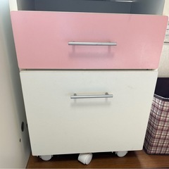 勉強机とサイド収納の画像