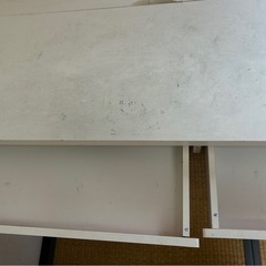 勉強机とサイド収納の画像