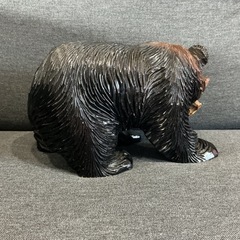 可愛い置物🐻木彫りの熊鮭をくわえる熊🐟置物彫刻木製アンティーク黒•茶色の画像