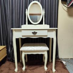 アンティーク風ドレッサーの画像