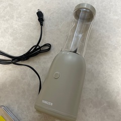デジタルスケール(計量器)とミキサーの画像