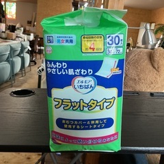 介護用シート👵👴フラットタイプふんわりやさしい肌ざわり🪽30枚入り幅30cm長さ72cmロング吸収体おむつカバーと一緒に❗️白ホワイトの画像
