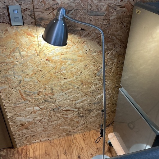 読書ランプ??照明器具IKEAイケアレールスタフロアランプ イケアLERSTAグラつきあり?シルバー　 