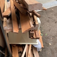 無料　解体した木材の画像