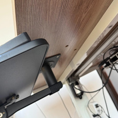 🪑⚡ 電動式スタンディングデスク（110×60cm）改造済＆キーボード台付き ⚡🪑 高さメモリー機能付きの画像