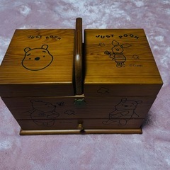 木製の裁縫箱の画像