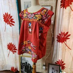 エスニックにカラフルに。華やかな刺繍とふんわり裾が素敵なカットソー、いかがでしょうか？の画像
