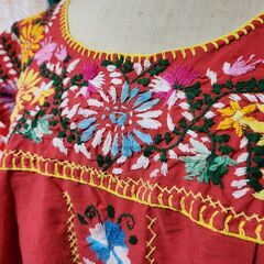 エスニックにカラフルに。華やかな刺繍とふんわり裾が素敵なカットソー、いかがでしょうか？の画像