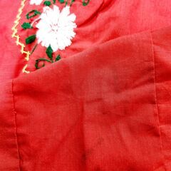 エスニックにカラフルに。華やかな刺繍とふんわり裾が素敵なカットソー、いかがでしょうか？の画像