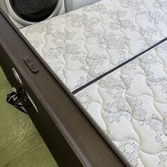 【リサイクルショップ ピカソ 小松原】🛏️💥収納付き‼️シーリー製高級マットレス搭載💥クイーンサイズベッド🛏️★2222★の画像