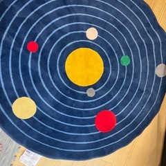 IKEA AFTONSPARV 惑星デザインラグ133cmの画像