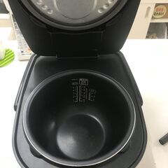 【ｼﾞｬﾝｸﾞﾙｼﾞｬﾝｸﾞﾙ金沢店】 アイリスオーヤマ 炊飯器 JRC-IE50-B 21年製 動作確認／クリーニング済み												の画像