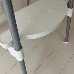 IKEA 子供　チェアー　足置き場付きの画像