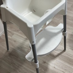 IKEA 子供　チェアー　足置き場付きの画像