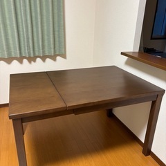折りたたみ伸長式ダイニングテーブルの画像