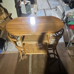 ラタンテーブルと椅子のセット　格安で！の画像