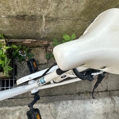 小学生ホワイト自転車の画像